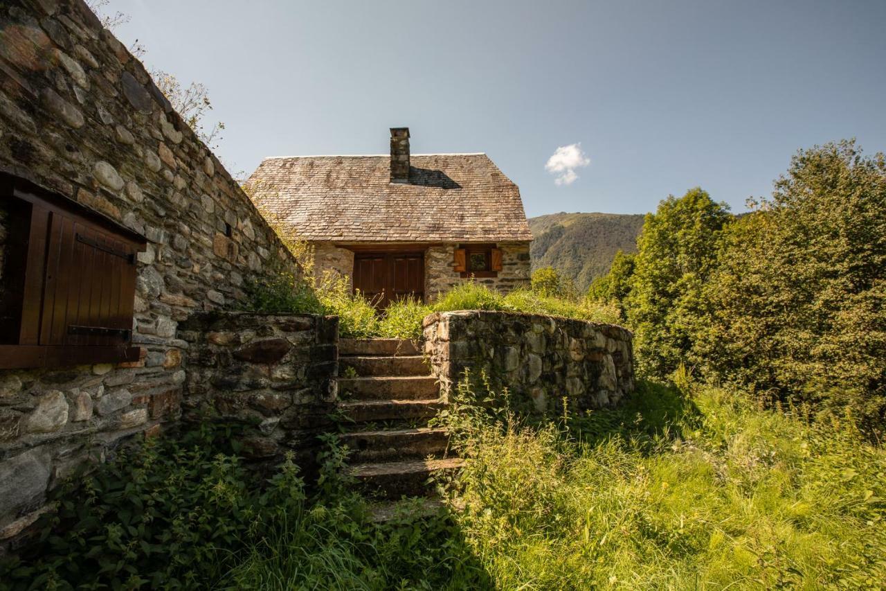 Chalets de Las Costes: Rustic Forest Retreat near Loudenvielle Ski Slopes Exterior photo